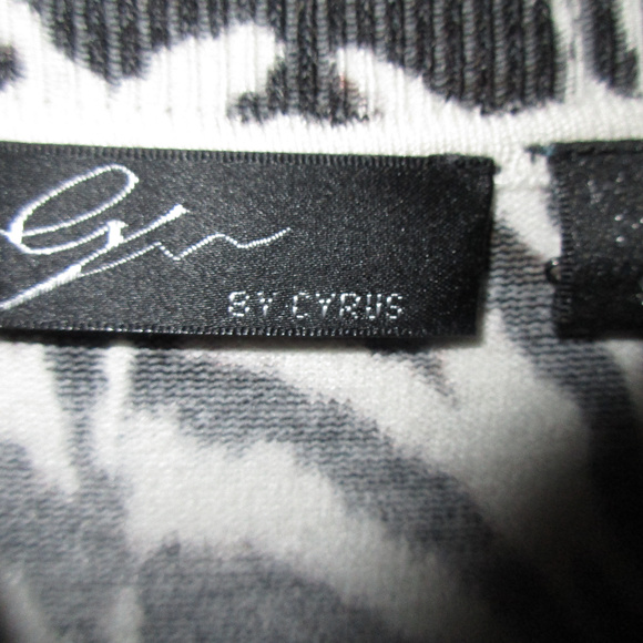 Turtle Neck - Picture 2 of 3